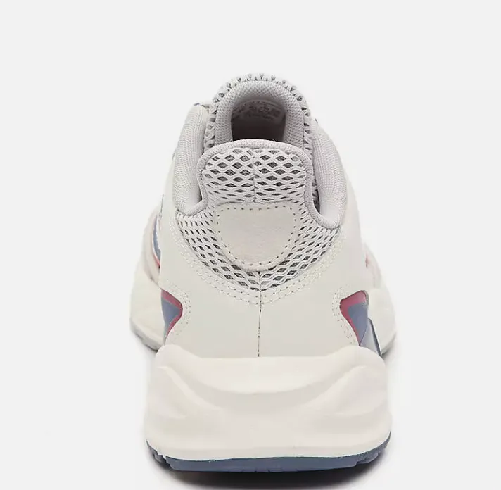 Adidas Womens 90's Valasion Tech Throwback Sneaker Size 10