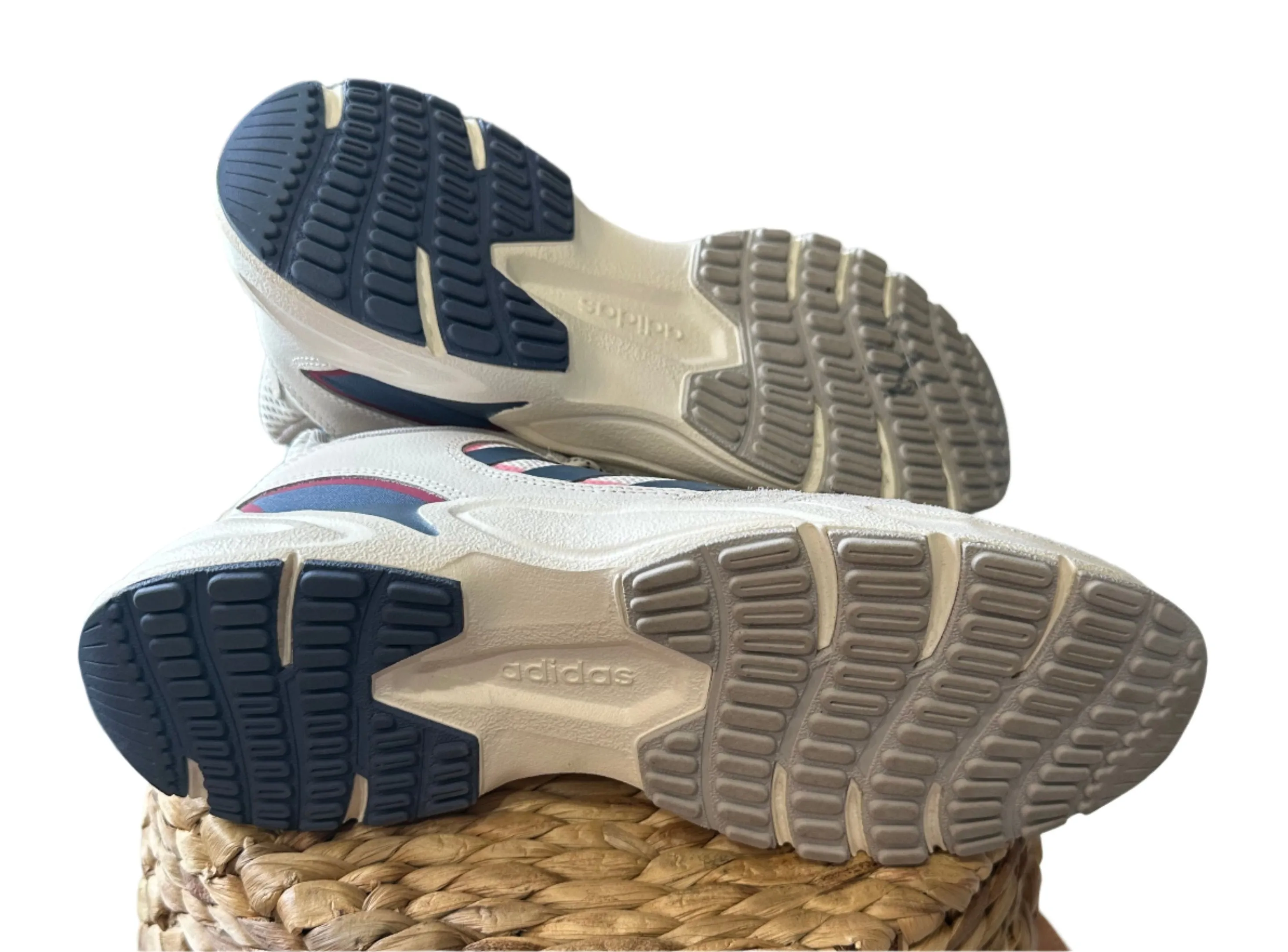 Adidas Womens 90's Valasion Tech Throwback Sneaker Size 10