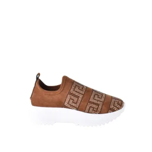 Fashionable Sneaker with Trims
