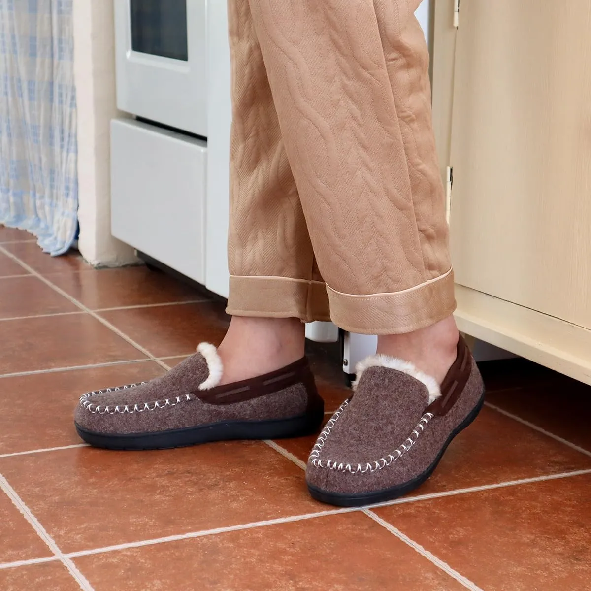 Mens Slippers with Memory Foam,Cozy Warm Winter Moccasin Slippers for Men,Non-slip Indoor House Shoes