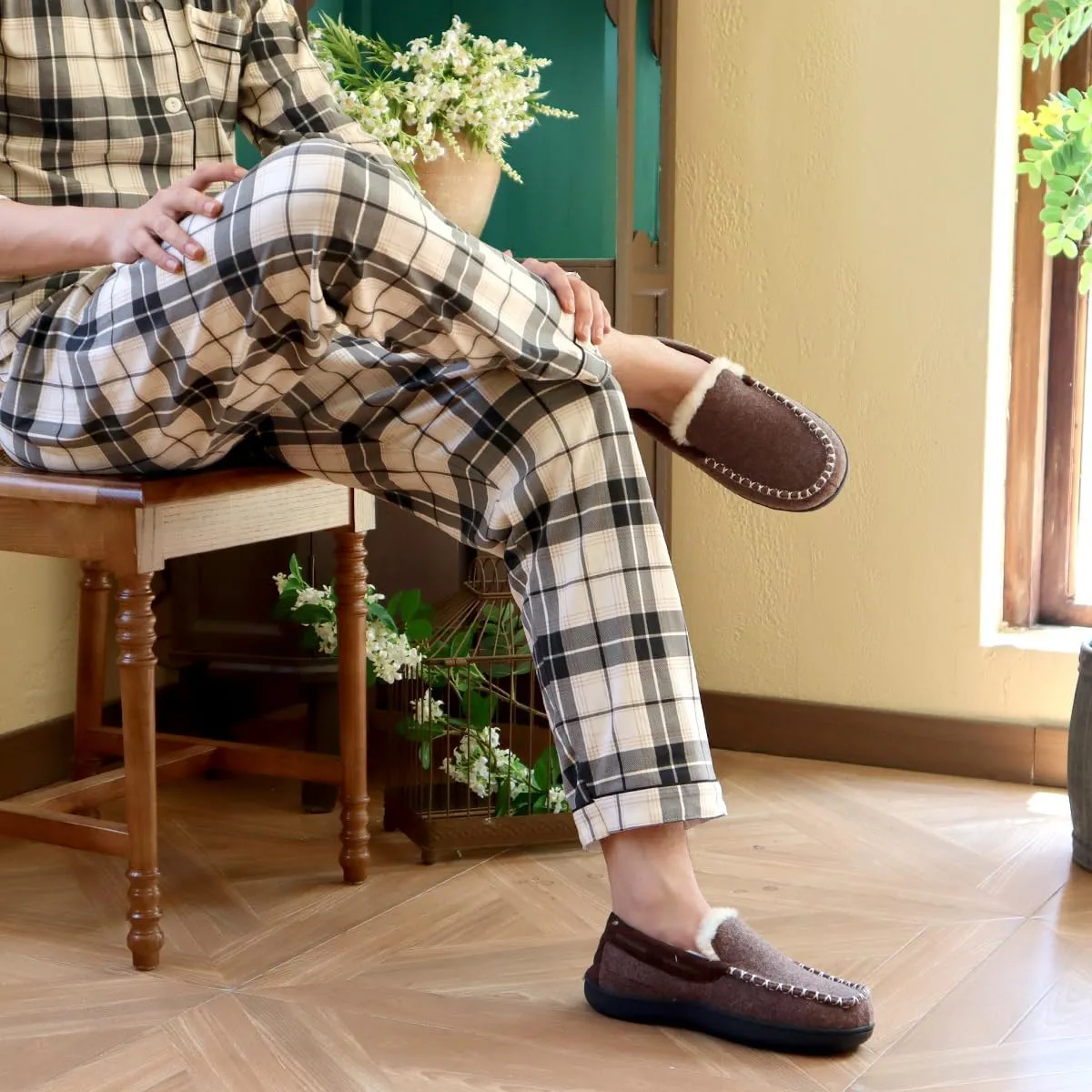 Mens Slippers with Memory Foam,Cozy Warm Winter Moccasin Slippers for Men,Non-slip Indoor House Shoes