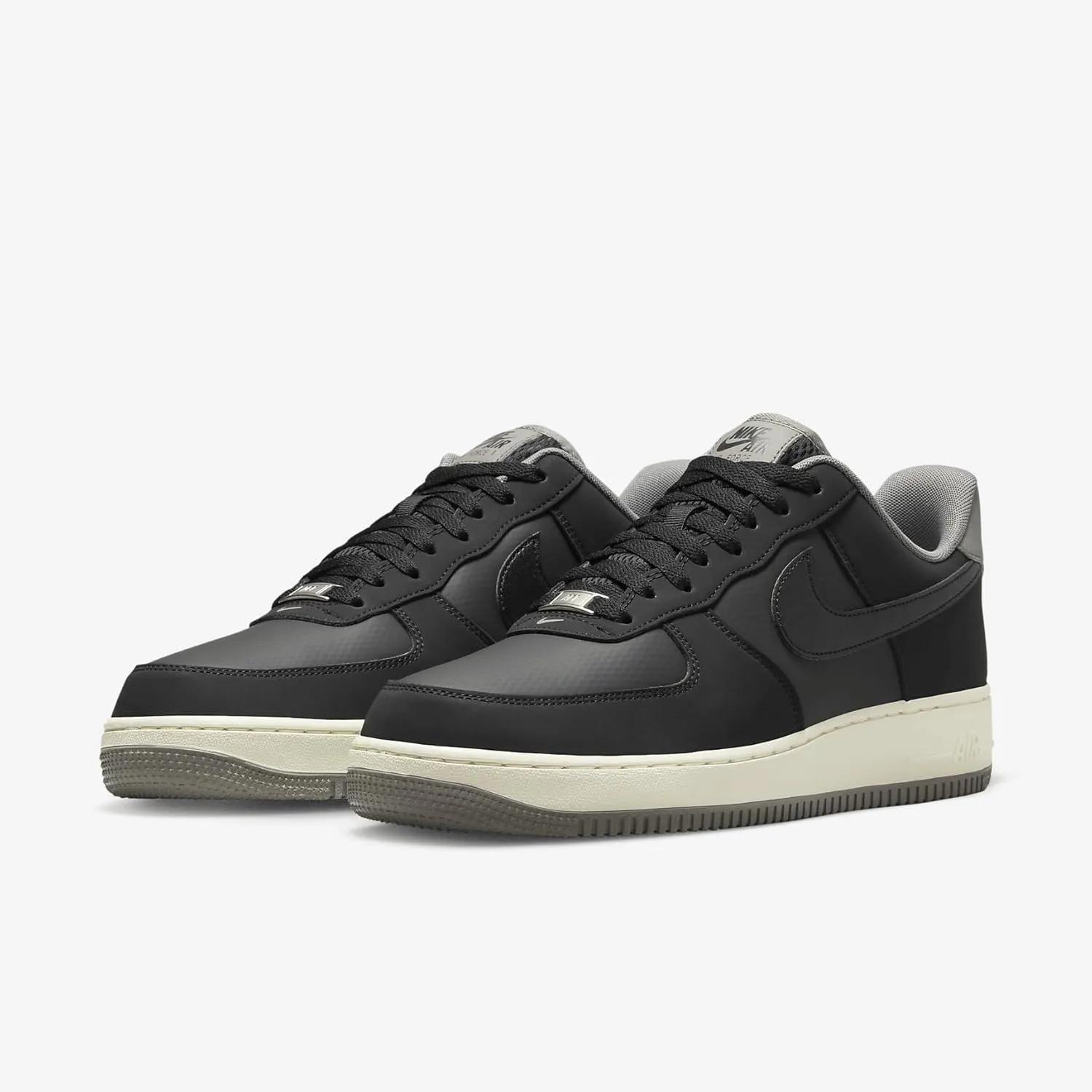 NIKE Men's Sneaker