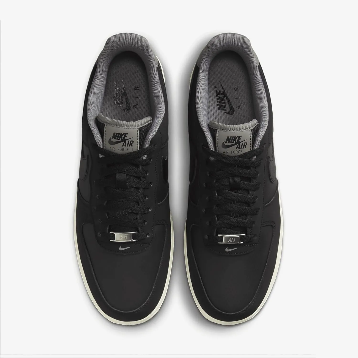 NIKE Men's Sneaker