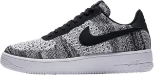 NIKE Men's Sneaker