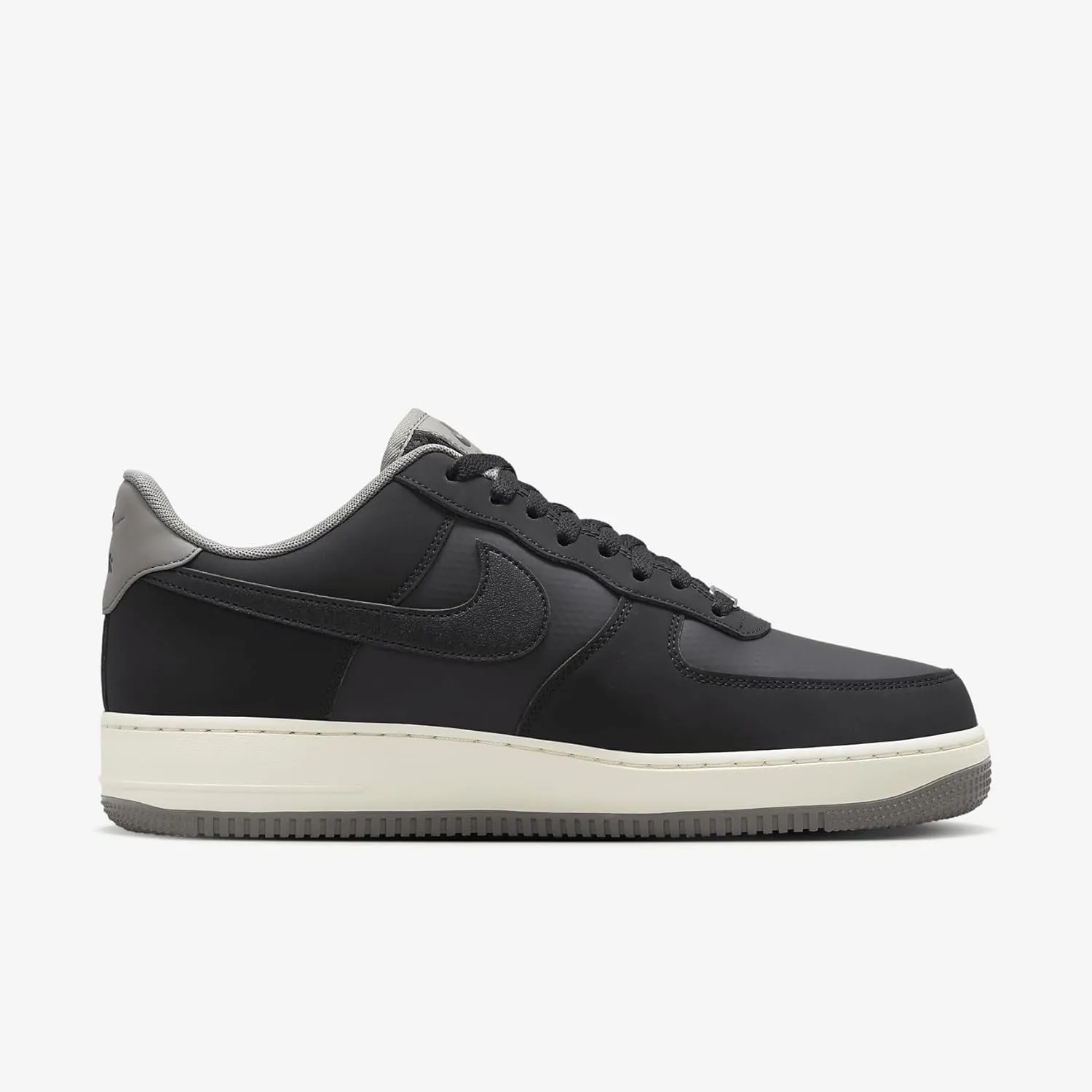 NIKE Men's Sneaker