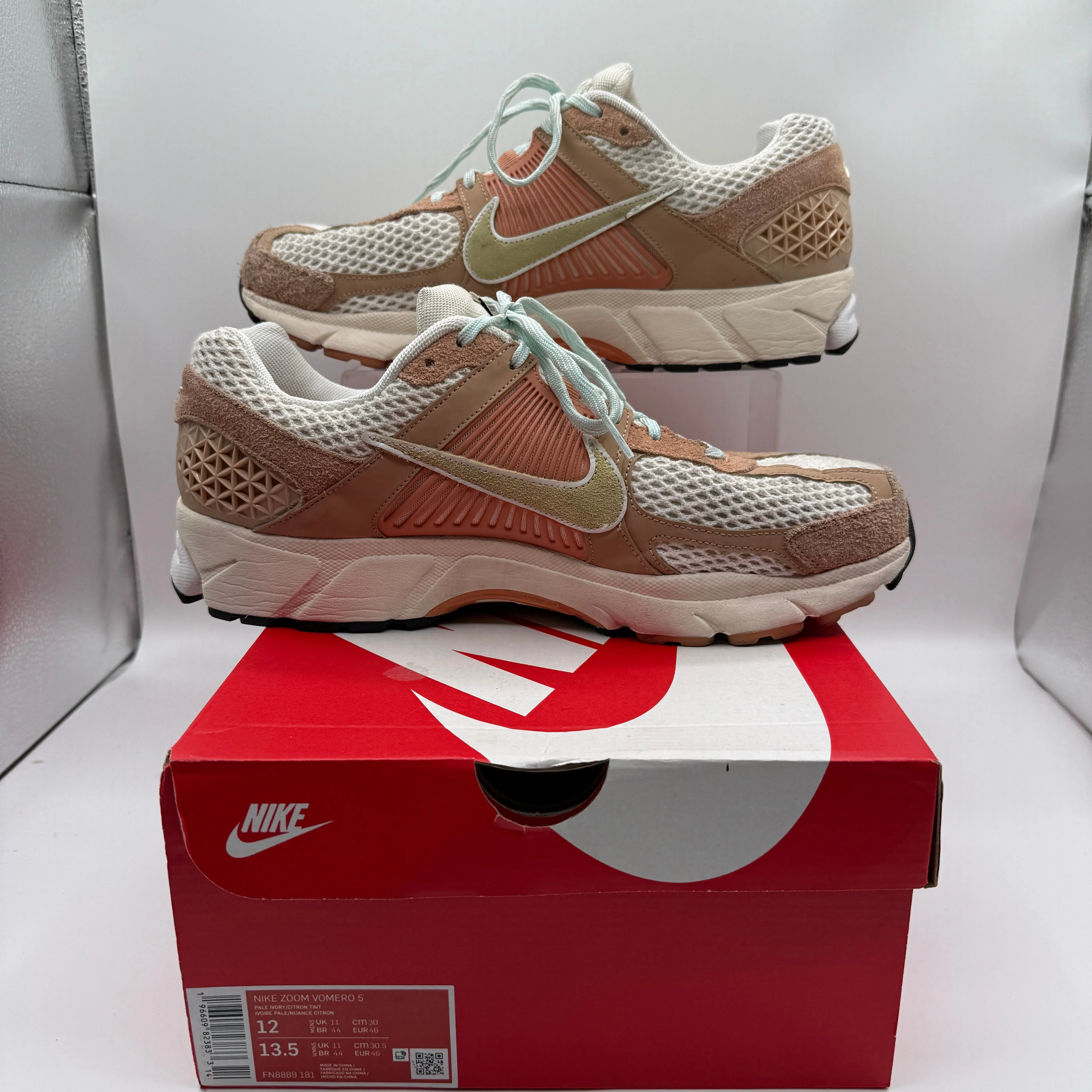 Nike Zoom Vomero 5 Have a Nike Day *pre-owned* (SIZE 12)