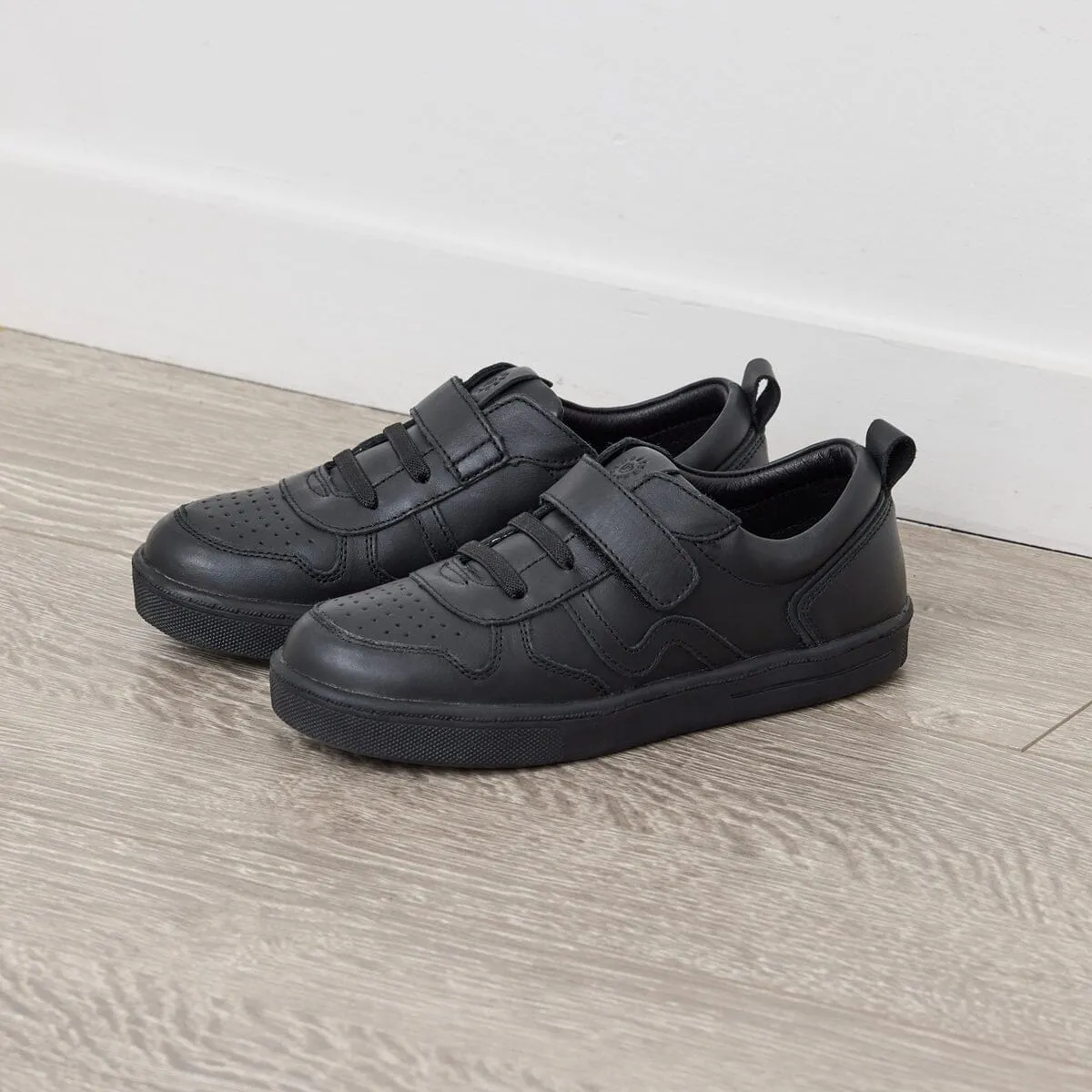 XO TRAINER (Black)