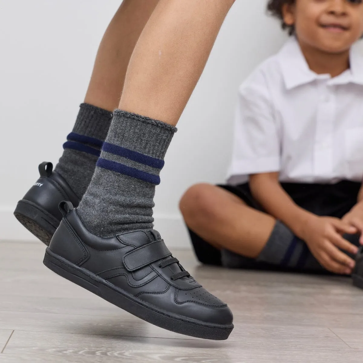 XO TRAINER (Black)